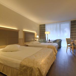 Zimmer mit Kingsize-Bett
